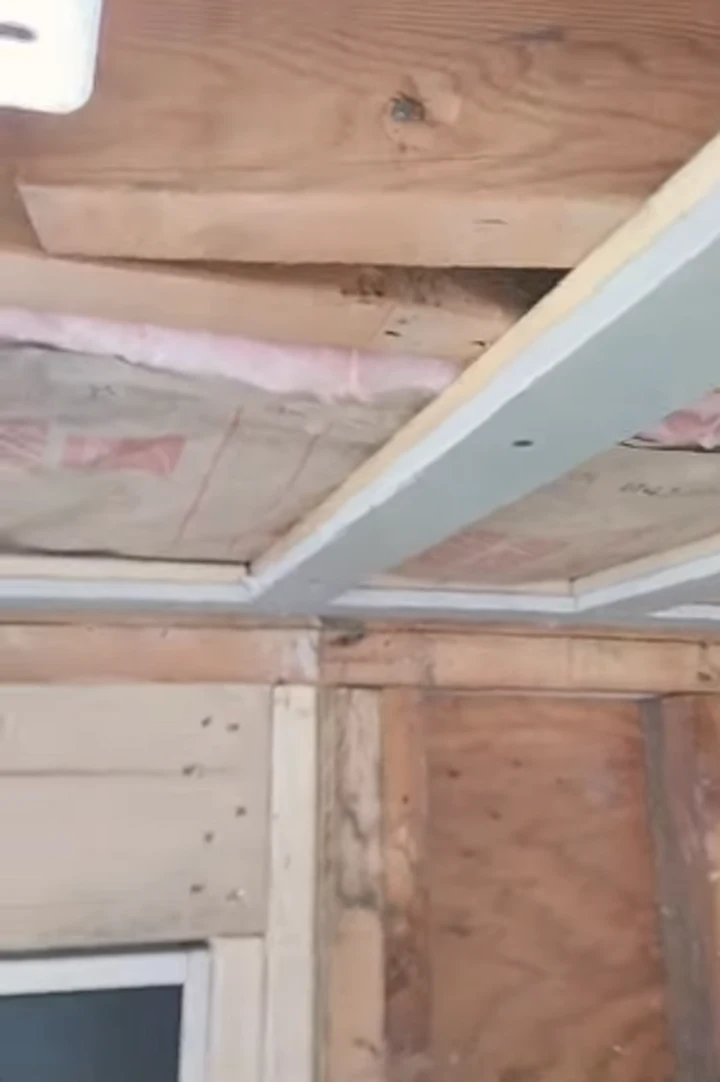Ceiling at the joist